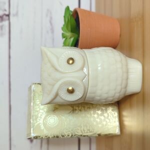 Avon‎ Precious Owl Charisma Cream Sachet Collectible Avon Bottle White Owl